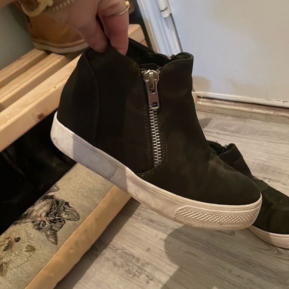 Size 6 Steve Madden wedge sneakers. CAMO. - Picture 3 of 9